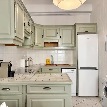 2 Bedrooms - 11ca * Cannes