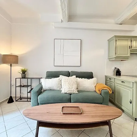 2 Bedrooms - 11ca Appartement *