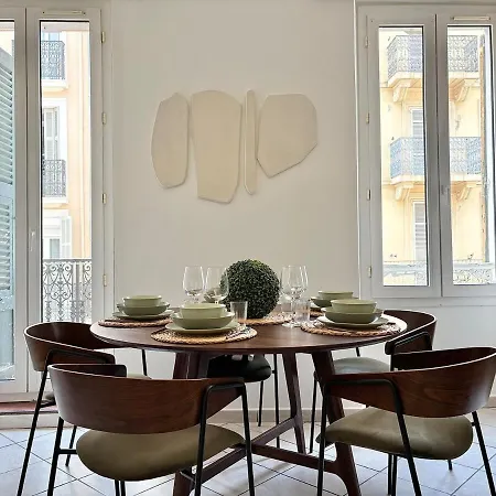 2 Bedrooms - 11ca Cannes
